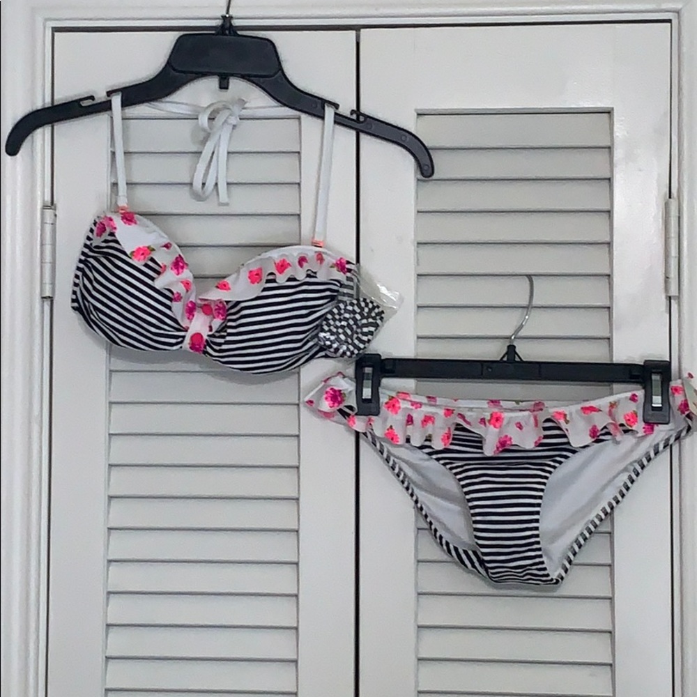 NEW Victoria Secret Swimsuit, top M, bottom S